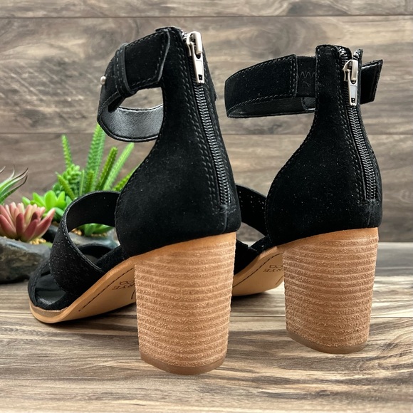 NIB Frye & Co. Bryn Ankle Strap Black Perforated Leather City Sandal Heels 8M - Picture 8 of 12